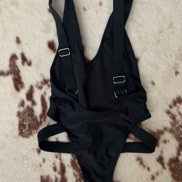 Nastygal Onepiece Swimsuit - Picture 4 of 4